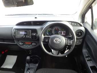 TOYOTA VITZ 2018 Image 15
