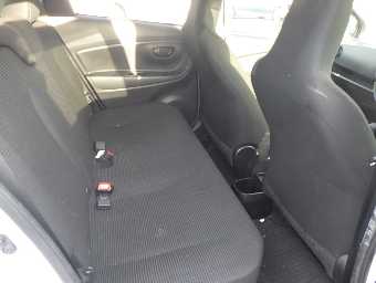 TOYOTA VITZ 2018 Image 17