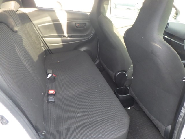 TOYOTA VITZ 2018 Image 23