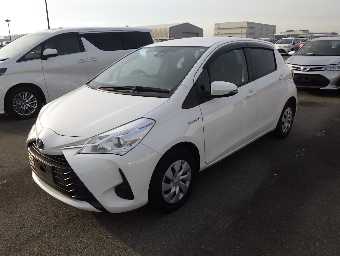 TOYOTA VITZ 2018 Image 9
