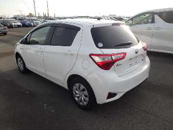 TOYOTA VITZ 2018 Image 10