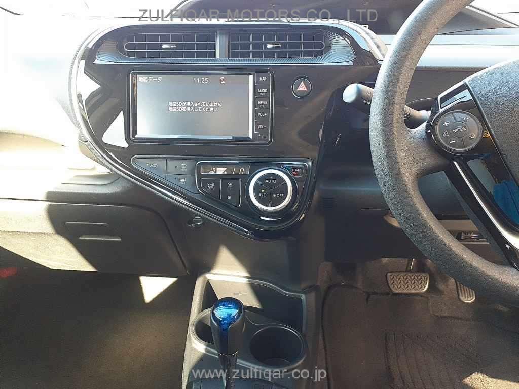 TOYOTA AQUA 2019 Image 9