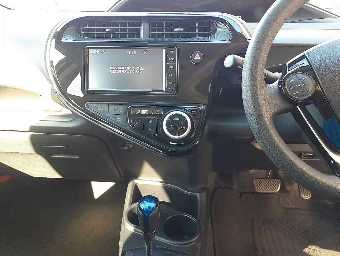 TOYOTA AQUA 2019 Image 9