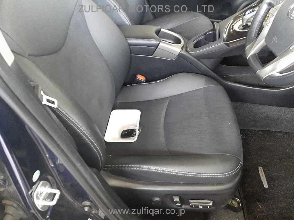 TOYOTA PRIUS PHV 2013 Image 8