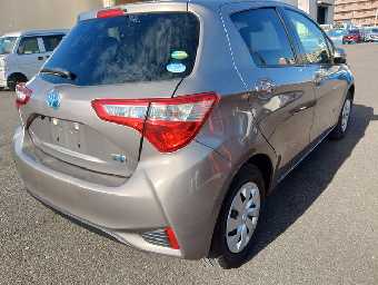 TOYOTA VITZ 2017 Image 12