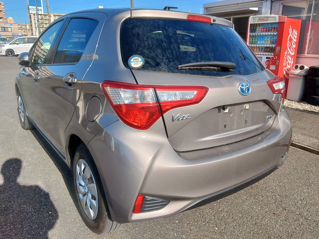TOYOTA VITZ 2017 Image 20
