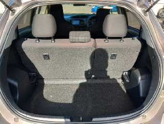 TOYOTA VITZ 2017 Image 14