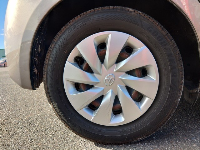 TOYOTA VITZ 2017 Image 24