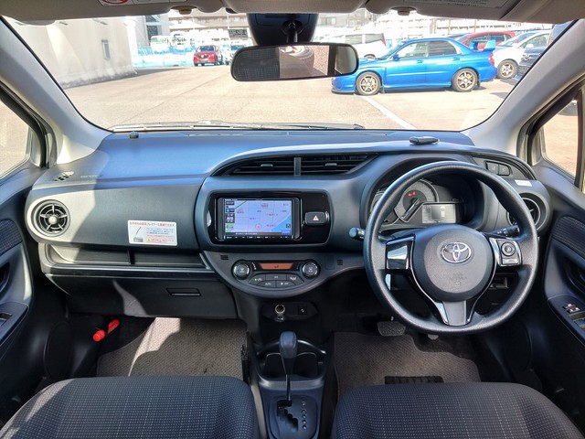 TOYOTA VITZ 2017 Image 25