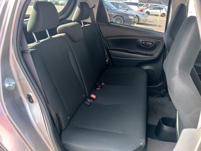 TOYOTA VITZ 2017 Image 27