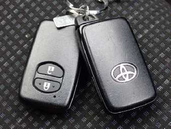 TOYOTA VITZ 2017 Image 7