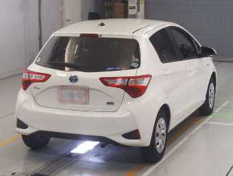 TOYOTA VITZ 2018 Image 2