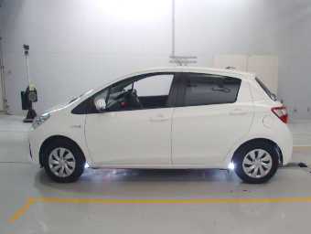 TOYOTA VITZ 2018 Image 4