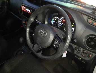 TOYOTA VITZ 2018 Image 7