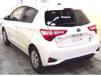 TOYOTA VITZ 2018 Image 4