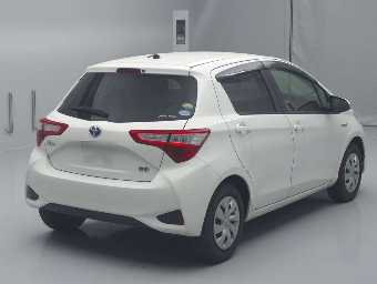 TOYOTA VITZ 2018 Image 2