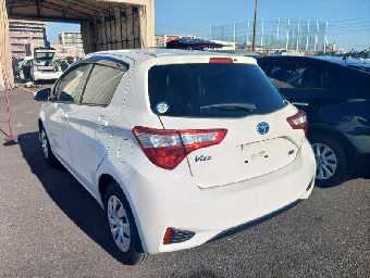 TOYOTA VITZ 2018 Image 11