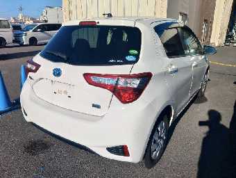 TOYOTA VITZ 2018 Image 12
