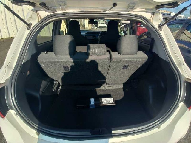 TOYOTA VITZ 2018 Image 21