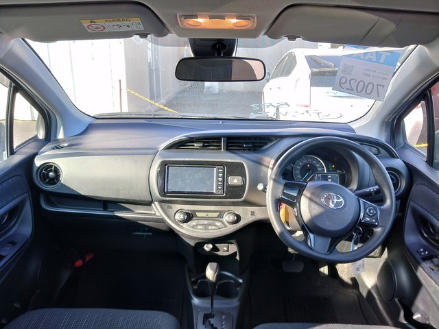 TOYOTA VITZ 2018 Image 22