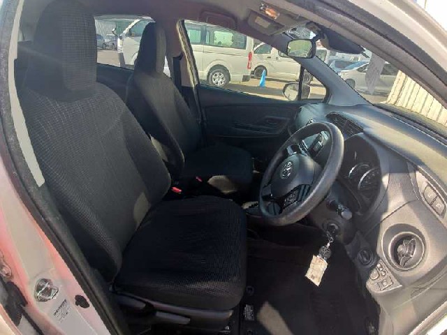 TOYOTA VITZ 2018 Image 23