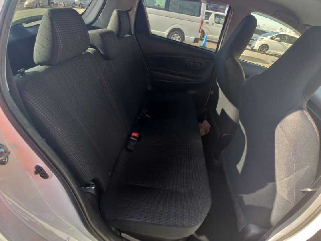 TOYOTA VITZ 2018 Image 24
