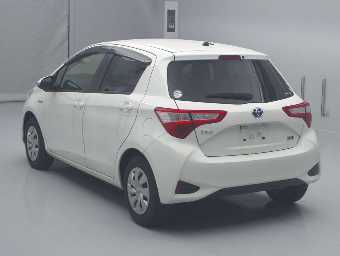 TOYOTA VITZ 2018 Image 4
