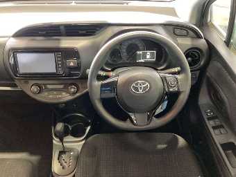 TOYOTA VITZ 2018 Image 6