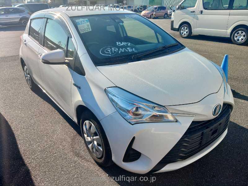 TOYOTA VITZ 2018 Image 9