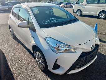 TOYOTA VITZ 2018 Image 9