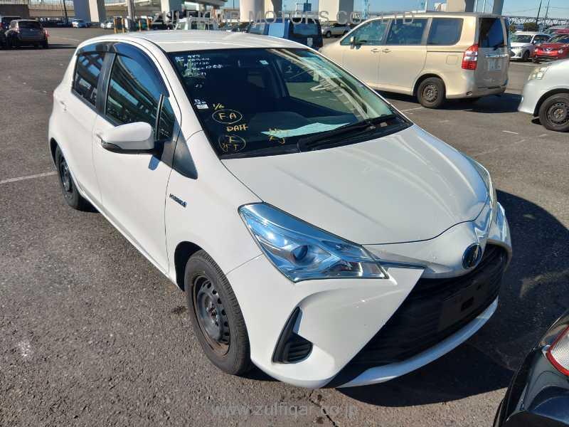 TOYOTA VITZ 2018 Image 12