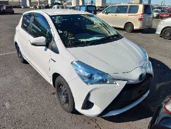 TOYOTA VITZ 2018 Image 9