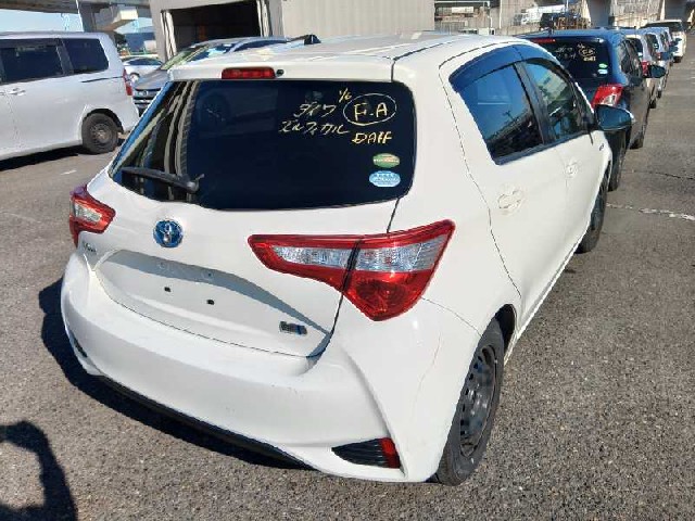 TOYOTA VITZ 2018 Image 21