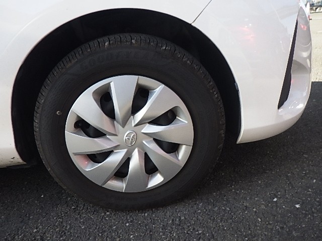 TOYOTA VITZ 2018 Image 22