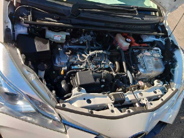 TOYOTA VITZ 2018 Image 23