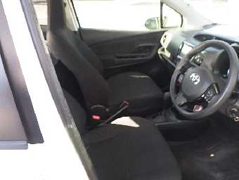 TOYOTA VITZ 2018 Image 17