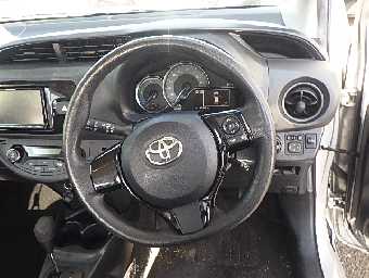 TOYOTA VITZ 2018 Image 18