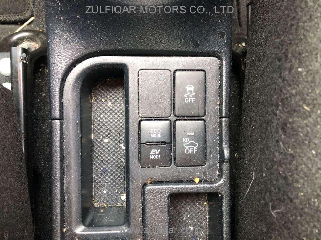 TOYOTA VITZ 2018 Image 7