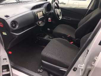 TOYOTA VITZ 2018 Image 8