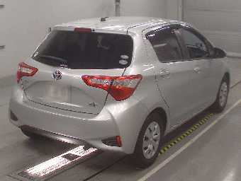 TOYOTA VITZ 2017 Image 2