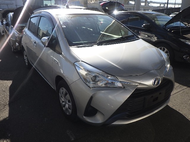 TOYOTA VITZ 2017 Image 19