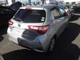 TOYOTA VITZ 2017 Image 13