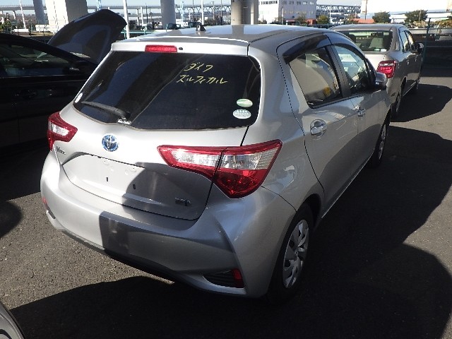 TOYOTA VITZ 2017 Image 20