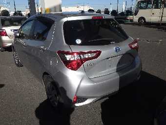 TOYOTA VITZ 2017 Image 14