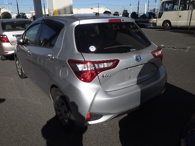TOYOTA VITZ 2017 Image 21