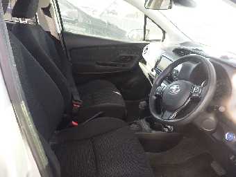 TOYOTA VITZ 2017 Image 19