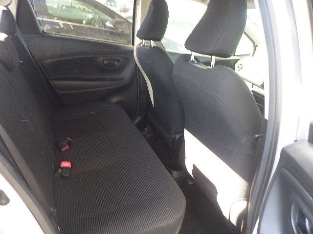 TOYOTA VITZ 2017 Image 27