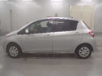 TOYOTA VITZ 2017 Image 4
