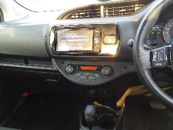 TOYOTA VITZ 2017 Image 9