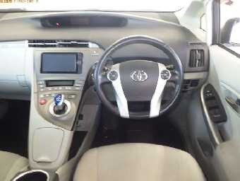 TOYOTA PRIUS PHV 2013 Image 6